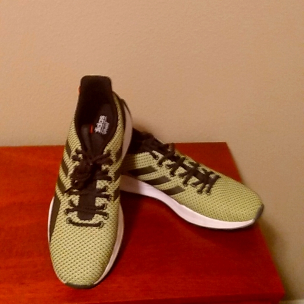 Men's  athletic shoes
